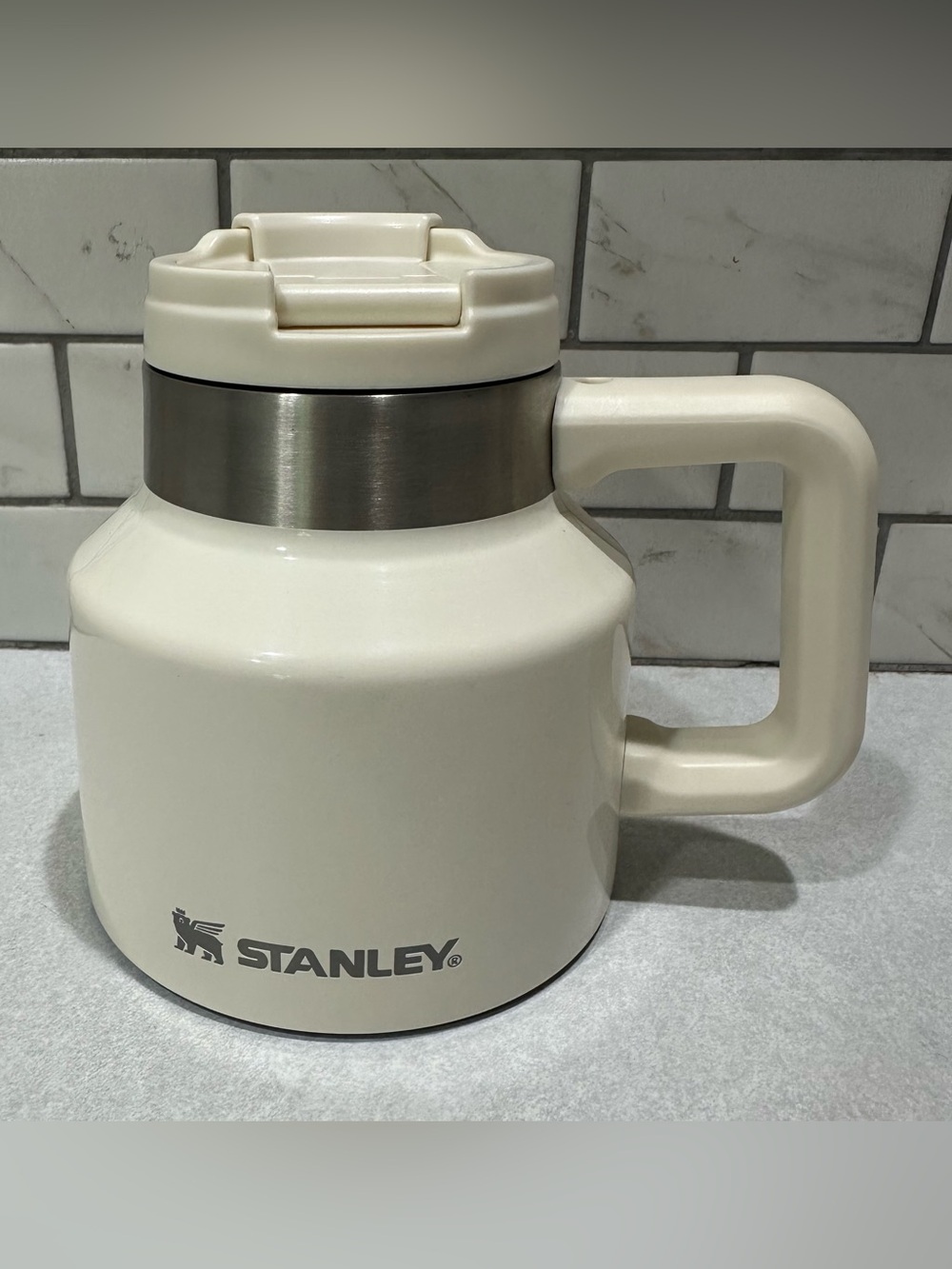 Stanley Tough-To-Tip Admiral's Mug 20 Oz Twist-On Flip Open Lid Wide Body Cream